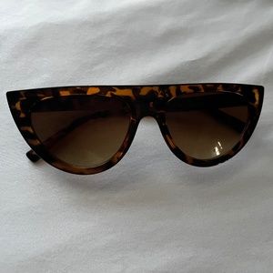 Retro/90's Style Pointy Cat Eye Sunglasses